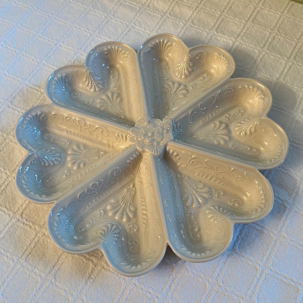 Adorable heart compartmentalized dish